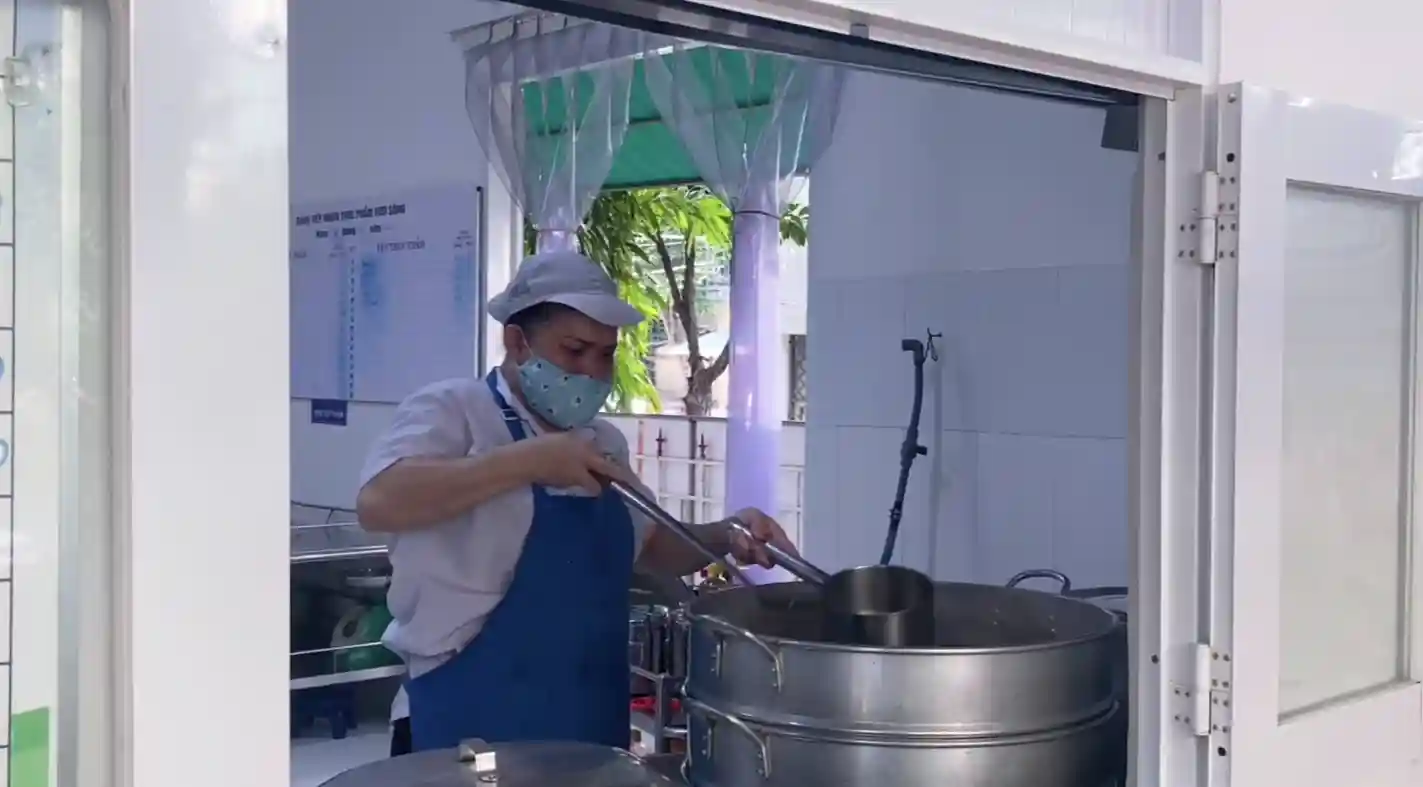 Bếp ăn đảm bảo vệ sinh an toàn thực phẩm tại Ivy Bambi K300